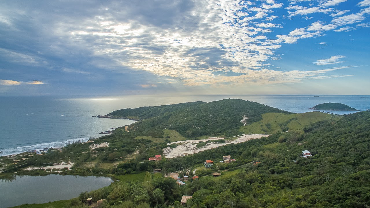 Melhores praias do Brasil — Praia do Rosa em Imbituba SC
